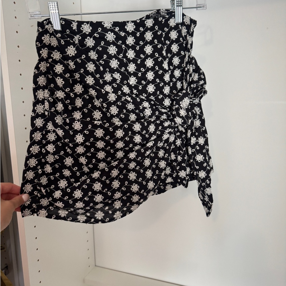 Zara Black and White Floral Women's Skirt